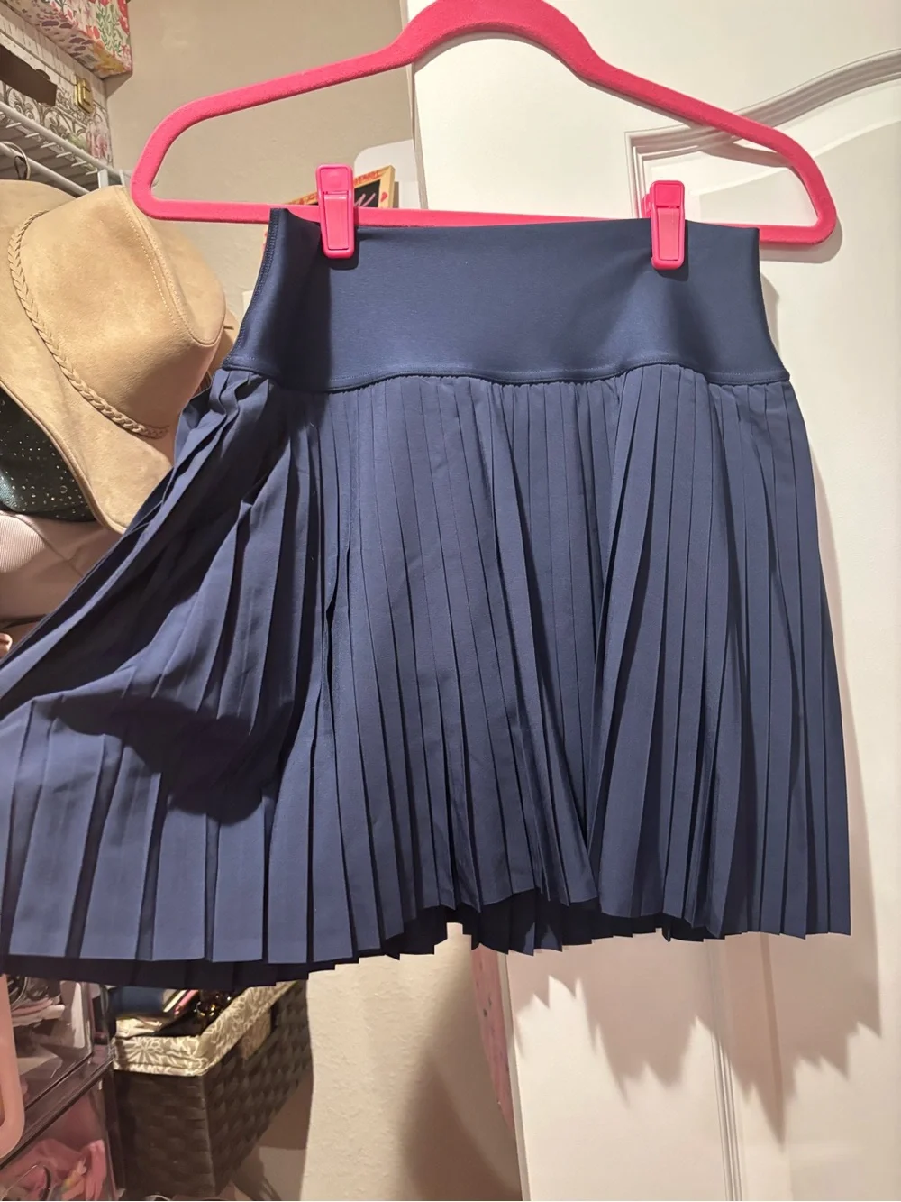 ALO Yoga pleated navy skirt- size L